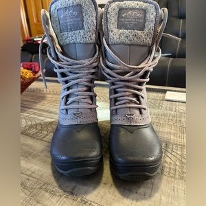 The North Face size 6 Winter Boots